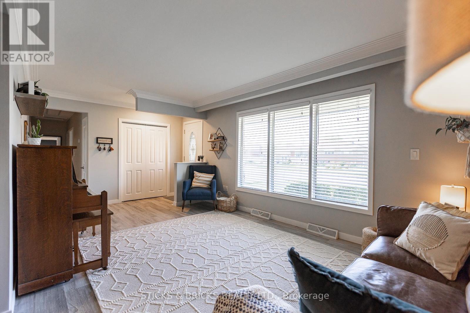 91 Elgin Street, Thorold (Thorold Downtown), Ontario  L2V 3B8 - Photo 5 - X12209011