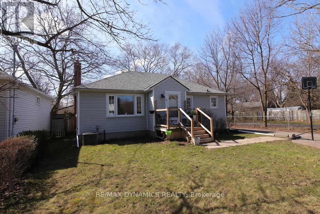 26 Beamer Avenue, St. Catharines (Bunting/linwell), Ontario  L2M 2L3 - Photo 1 - X12209124