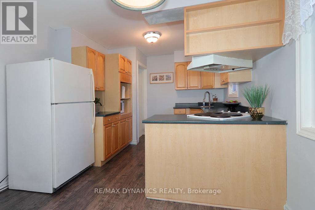 26 Beamer Avenue, St. Catharines (Bunting/linwell), Ontario  L2M 2L3 - Photo 10 - X12209124