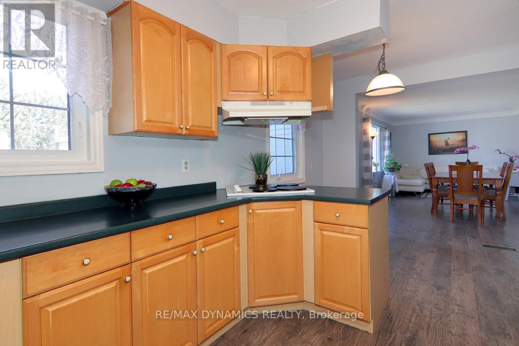 26 Beamer Avenue, St. Catharines (Bunting/linwell), Ontario  L2M 2L3 - Photo 12 - X12209124