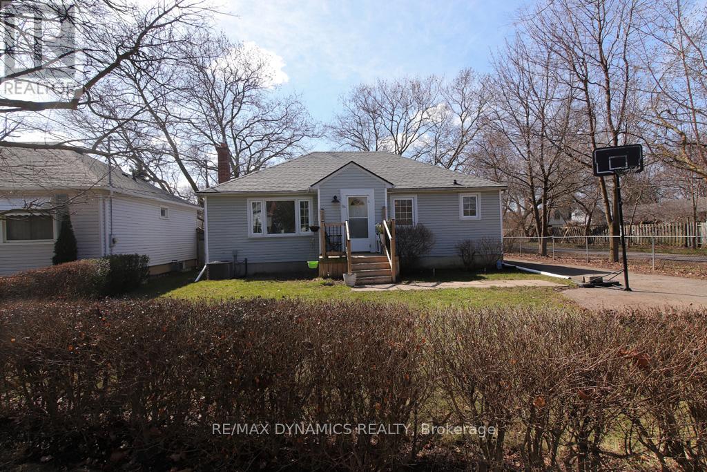 26 Beamer Avenue, St. Catharines (Bunting/linwell), Ontario  L2M 2L3 - Photo 2 - X12209124