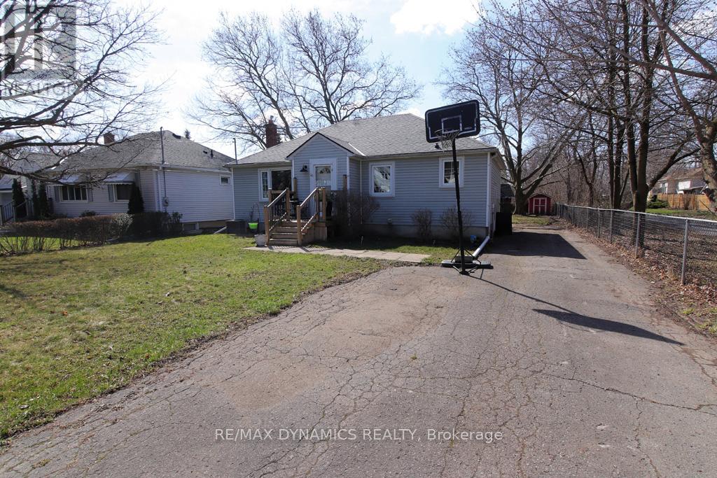 26 Beamer Avenue, St. Catharines (Bunting/linwell), Ontario  L2M 2L3 - Photo 3 - X12209124