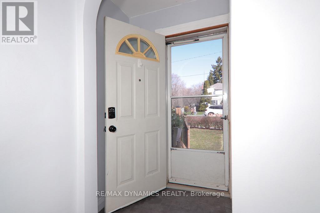 26 Beamer Avenue, St. Catharines (Bunting/linwell), Ontario  L2M 2L3 - Photo 5 - X12209124