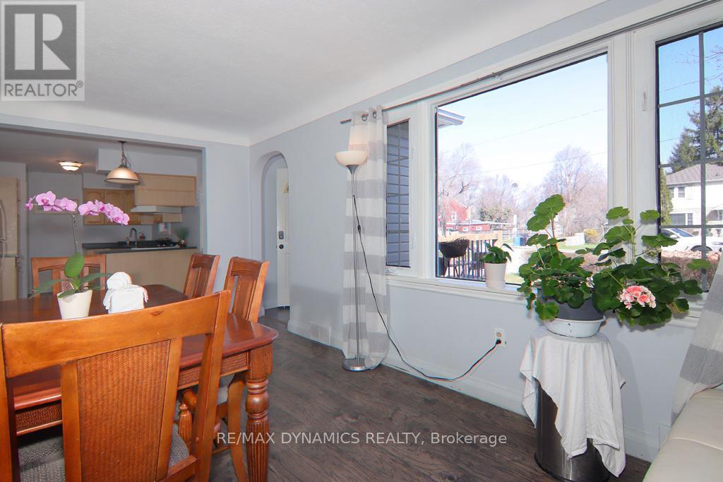 26 Beamer Avenue, St. Catharines (Bunting/linwell), Ontario  L2M 2L3 - Photo 6 - X12209124