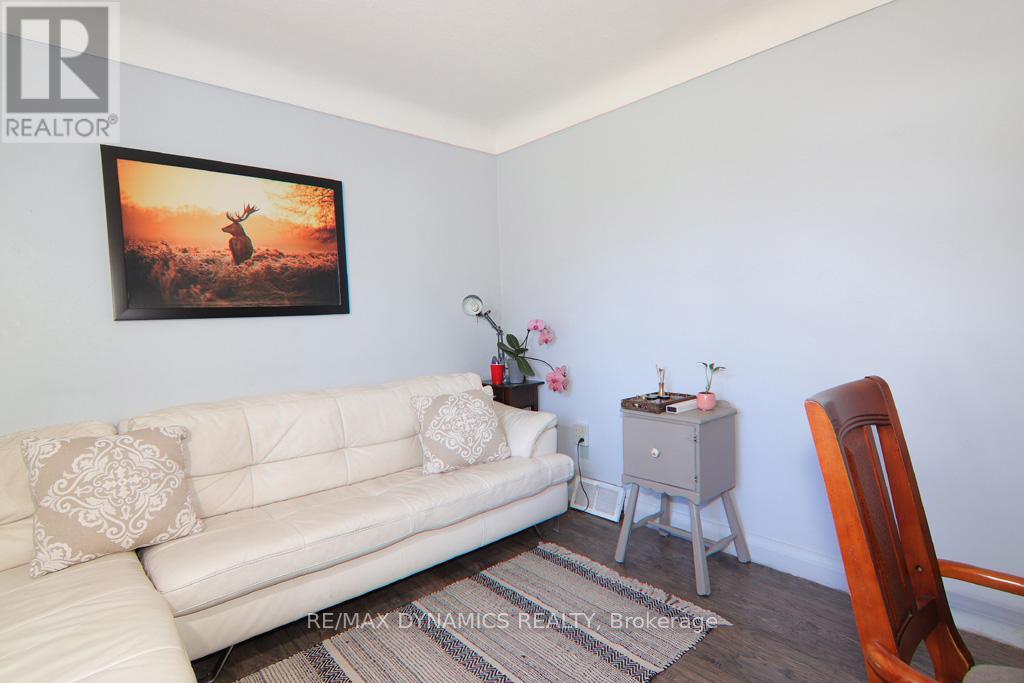 26 Beamer Avenue, St. Catharines (Bunting/linwell), Ontario  L2M 2L3 - Photo 7 - X12209124