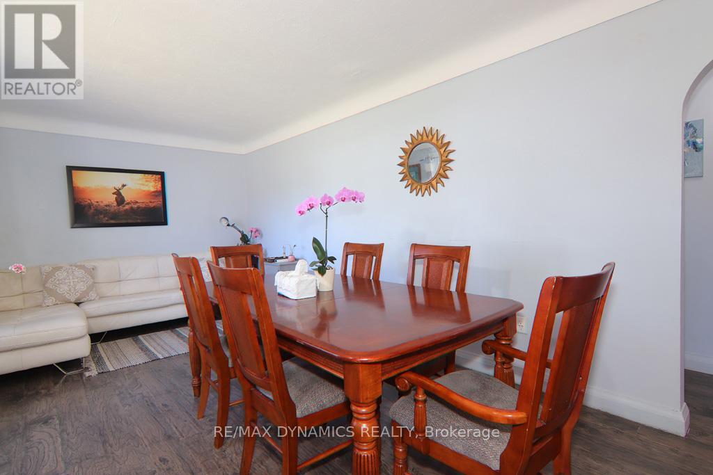 26 Beamer Avenue, St. Catharines (Bunting/linwell), Ontario  L2M 2L3 - Photo 8 - X12209124