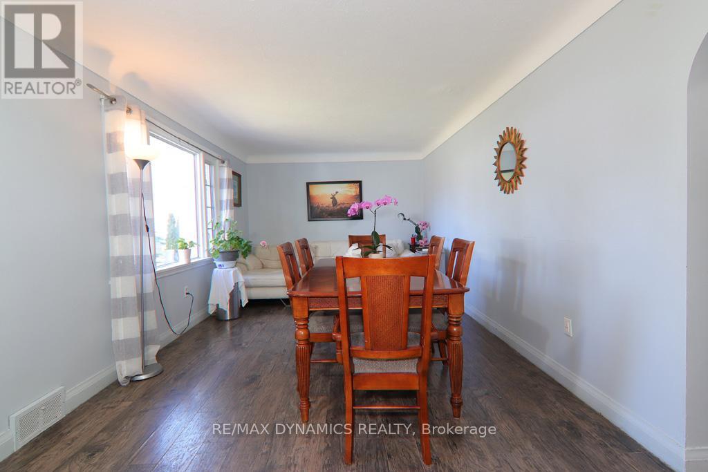 26 Beamer Avenue, St. Catharines (Bunting/linwell), Ontario  L2M 2L3 - Photo 9 - X12209124