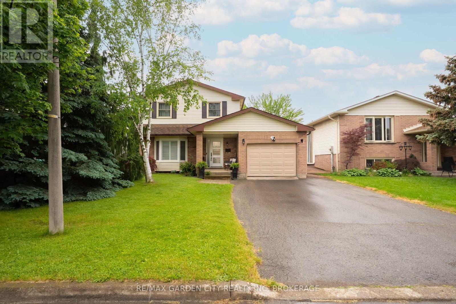 11 Vintage Crescent, St. Catharines (Ridley), Ontario  L2S 3C1 - Photo 1 - X12209168