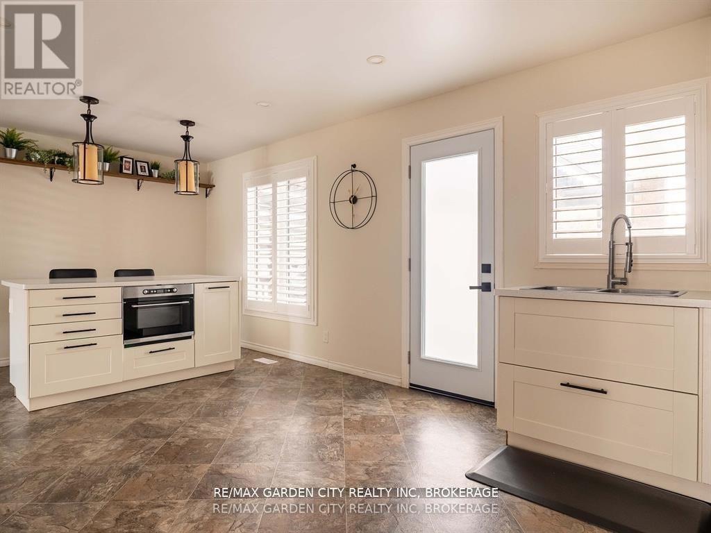 11 Vintage Crescent, St. Catharines (Ridley), Ontario  L2S 3C1 - Photo 8 - X12209168