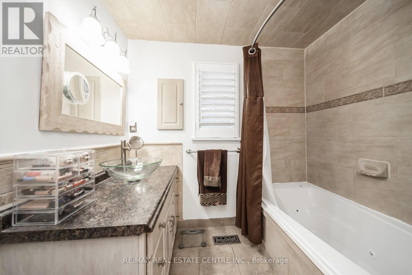 2 Chesterfield Road, Brampton, Ontario  L6W 1K9 - Photo 22 - W12171278