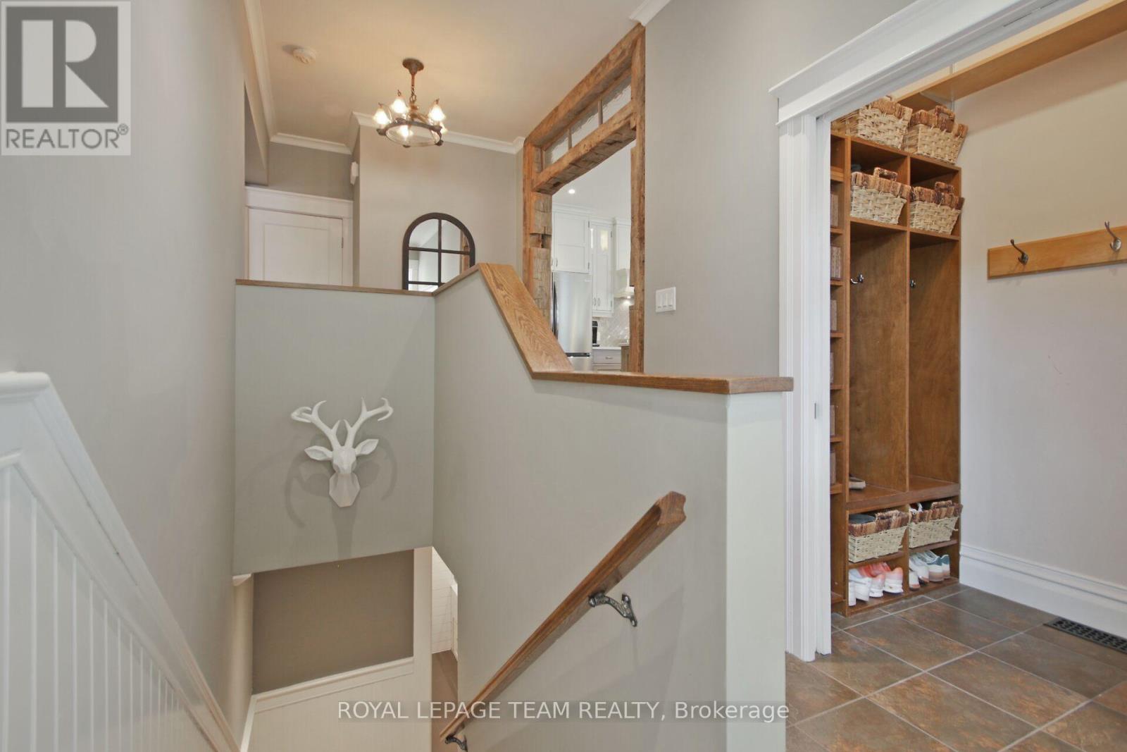 565 Westminster Avenue, Ottawa, Ontario  K2A 2V2 - Photo 5 - X12209141