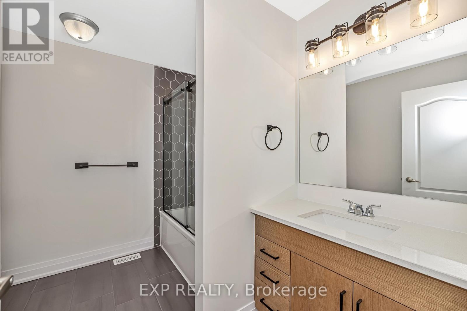 631 Crevier Walk, Ottawa, Ontario  K1W 0M5 - Photo 17 - X12209142