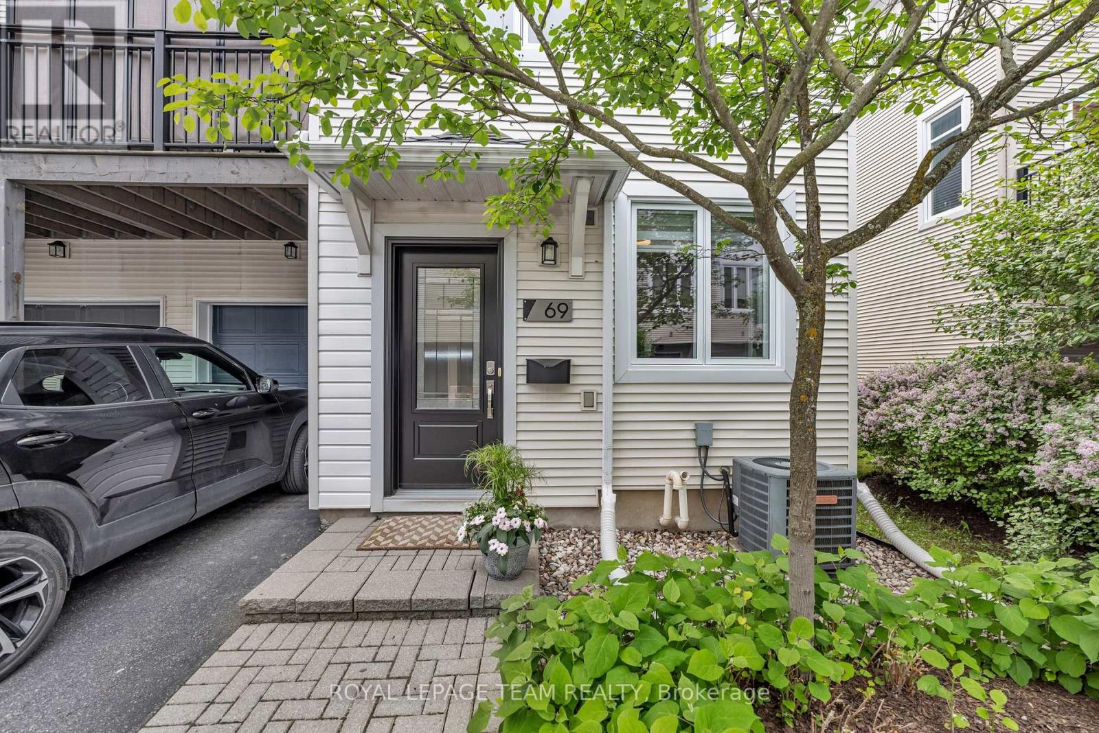 69 Songbird Private, Ottawa, Ontario  K2H 0A3 - Photo 2 - X12209147