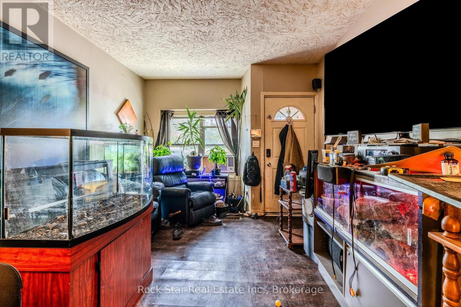 108 Niagara Falls Road, Thorold, Ontario  L2V 1H4 - Photo 11 - X12209085