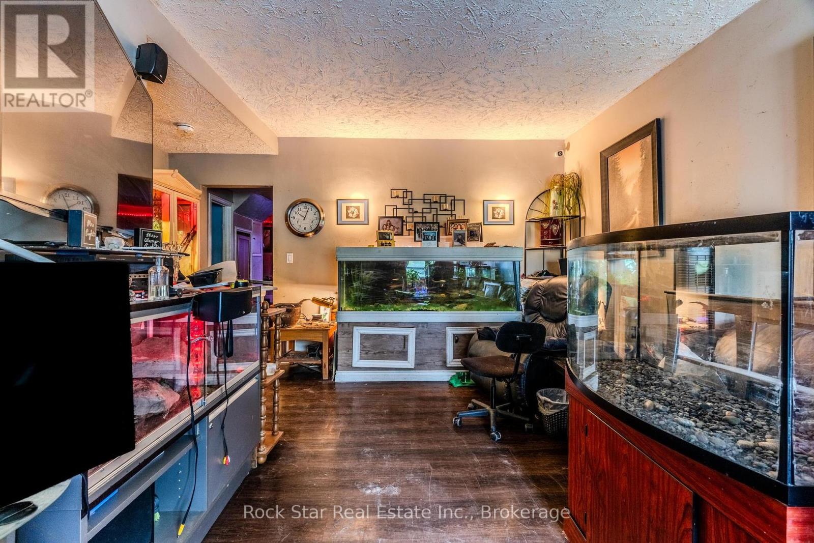 108 Niagara Falls Road, Thorold, Ontario  L2V 1H4 - Photo 12 - X12209085