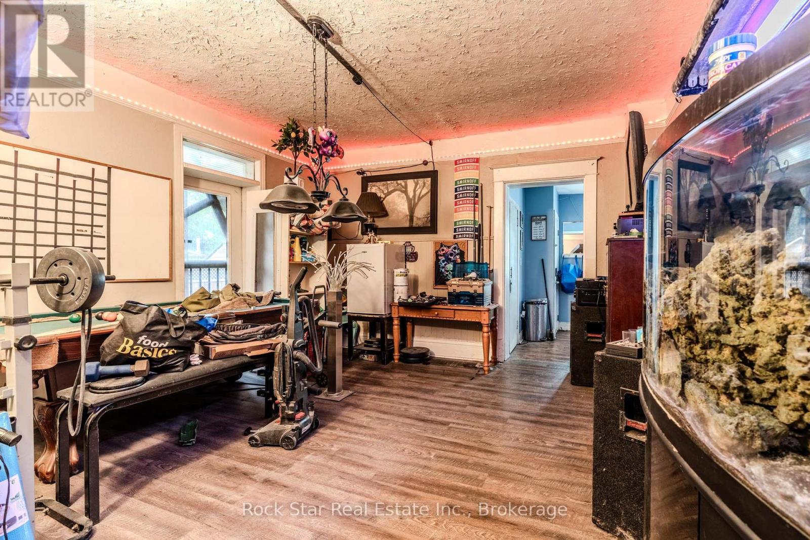 108 Niagara Falls Road, Thorold, Ontario  L2V 1H4 - Photo 13 - X12209085