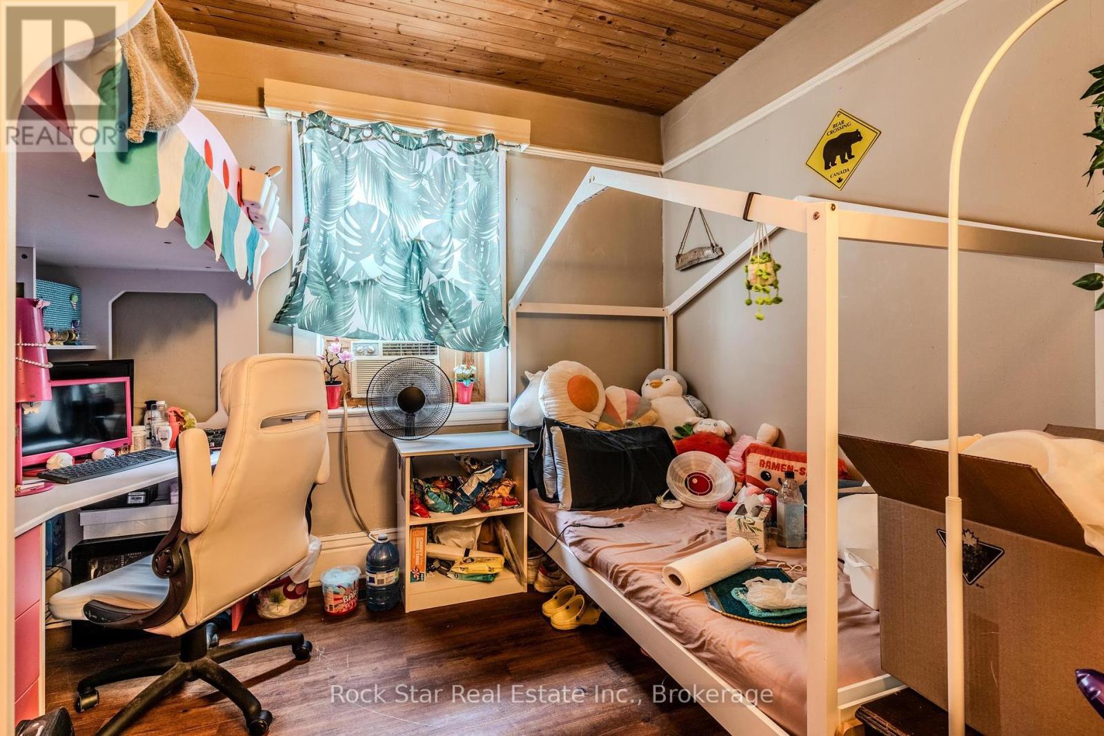 108 Niagara Falls Road, Thorold, Ontario  L2V 1H4 - Photo 15 - X12209085