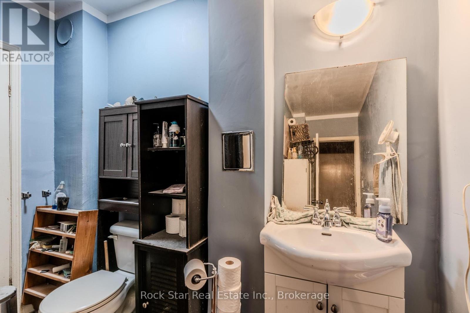 108 Niagara Falls Road, Thorold, Ontario  L2V 1H4 - Photo 17 - X12209085
