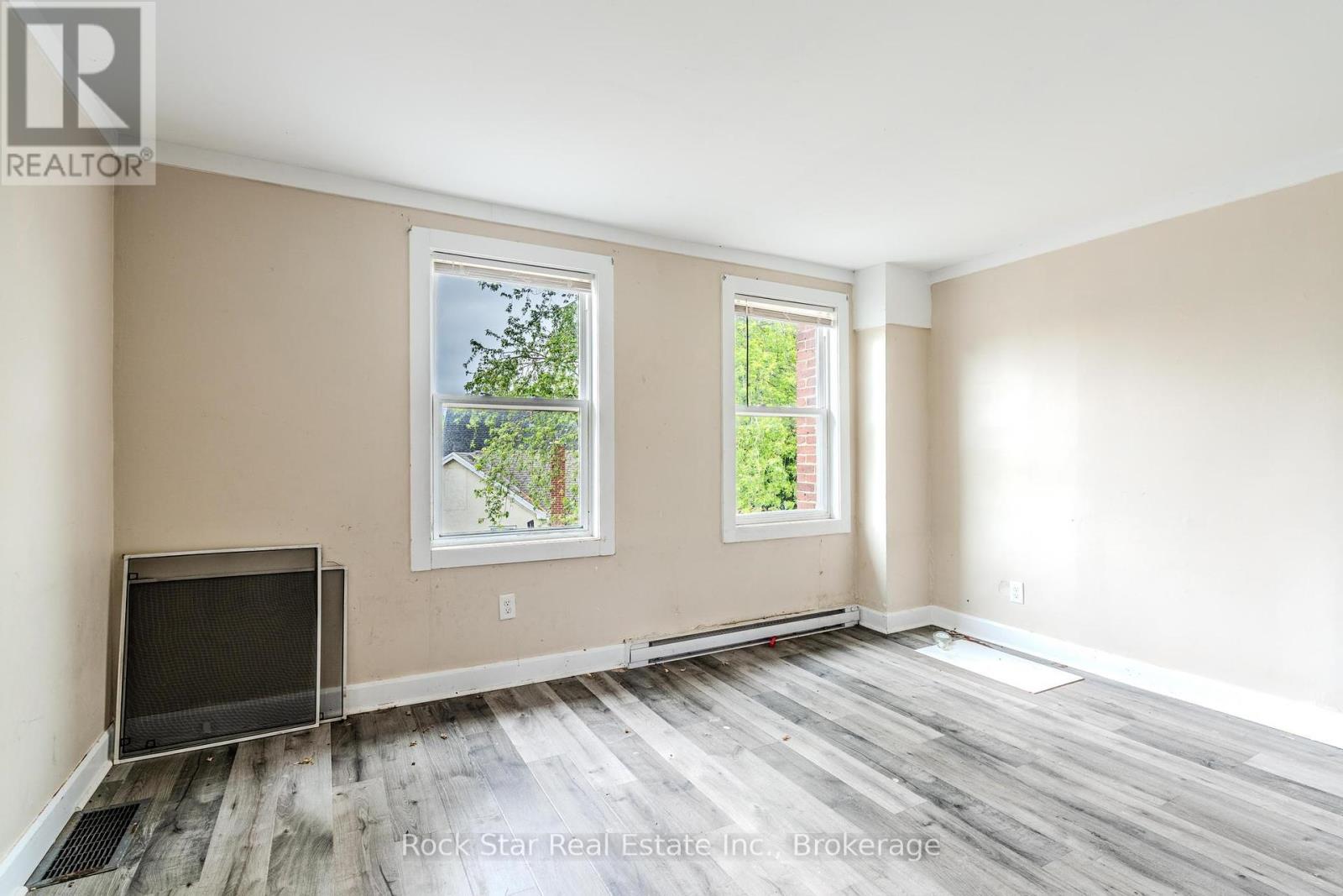 108 Niagara Falls Road, Thorold, Ontario  L2V 1H4 - Photo 3 - X12209085