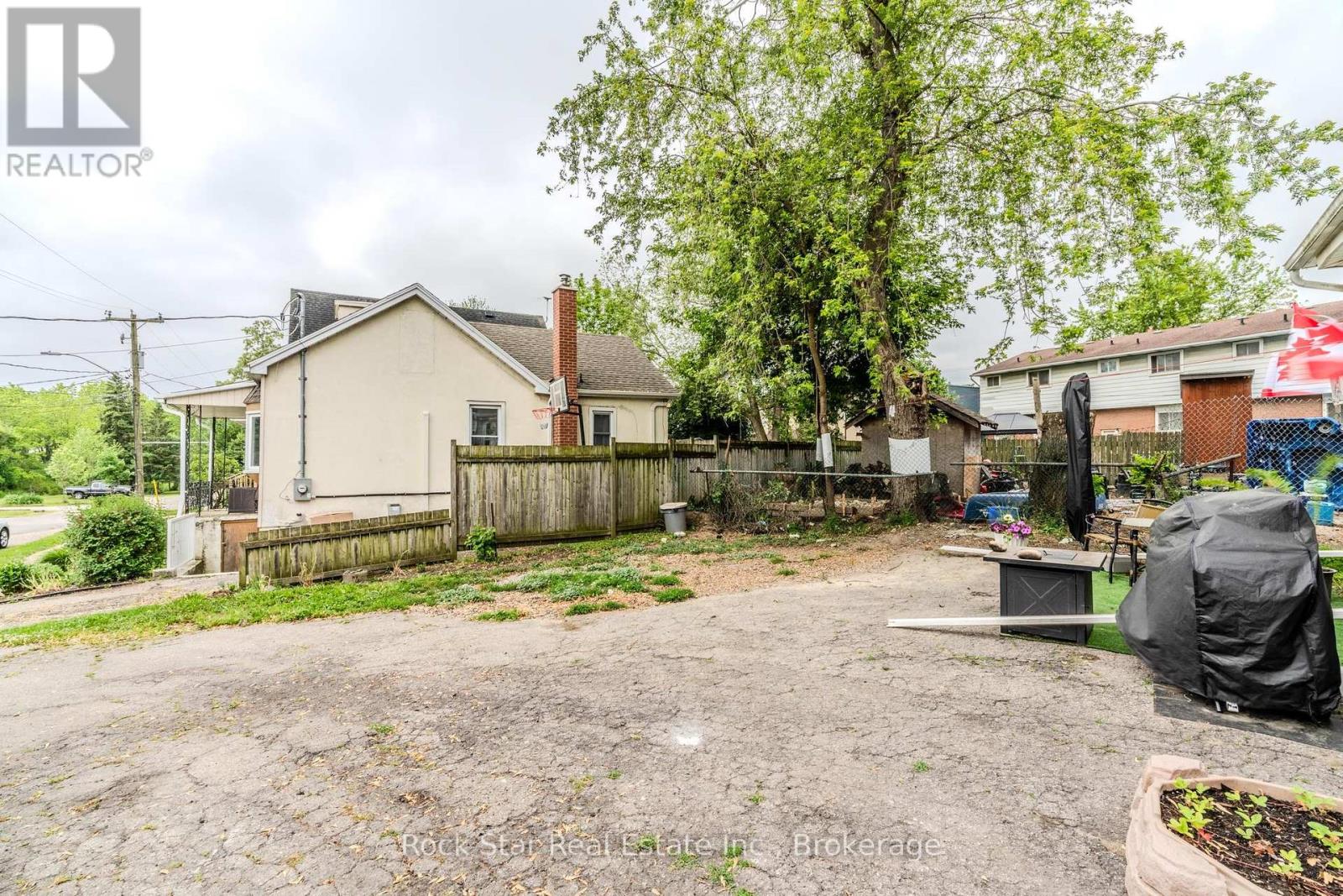 108 Niagara Falls Road, Thorold, Ontario  L2V 1H4 - Photo 35 - X12209085