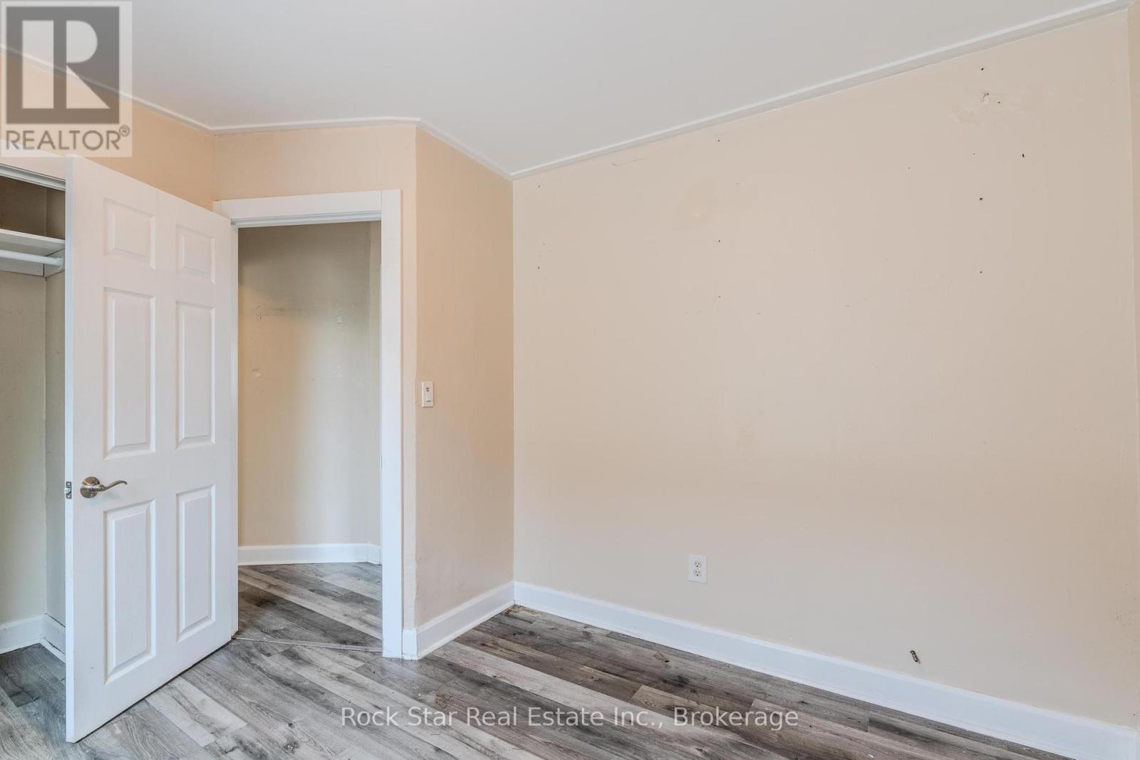 108 Niagara Falls Road, Thorold, Ontario  L2V 1H4 - Photo 7 - X12209085
