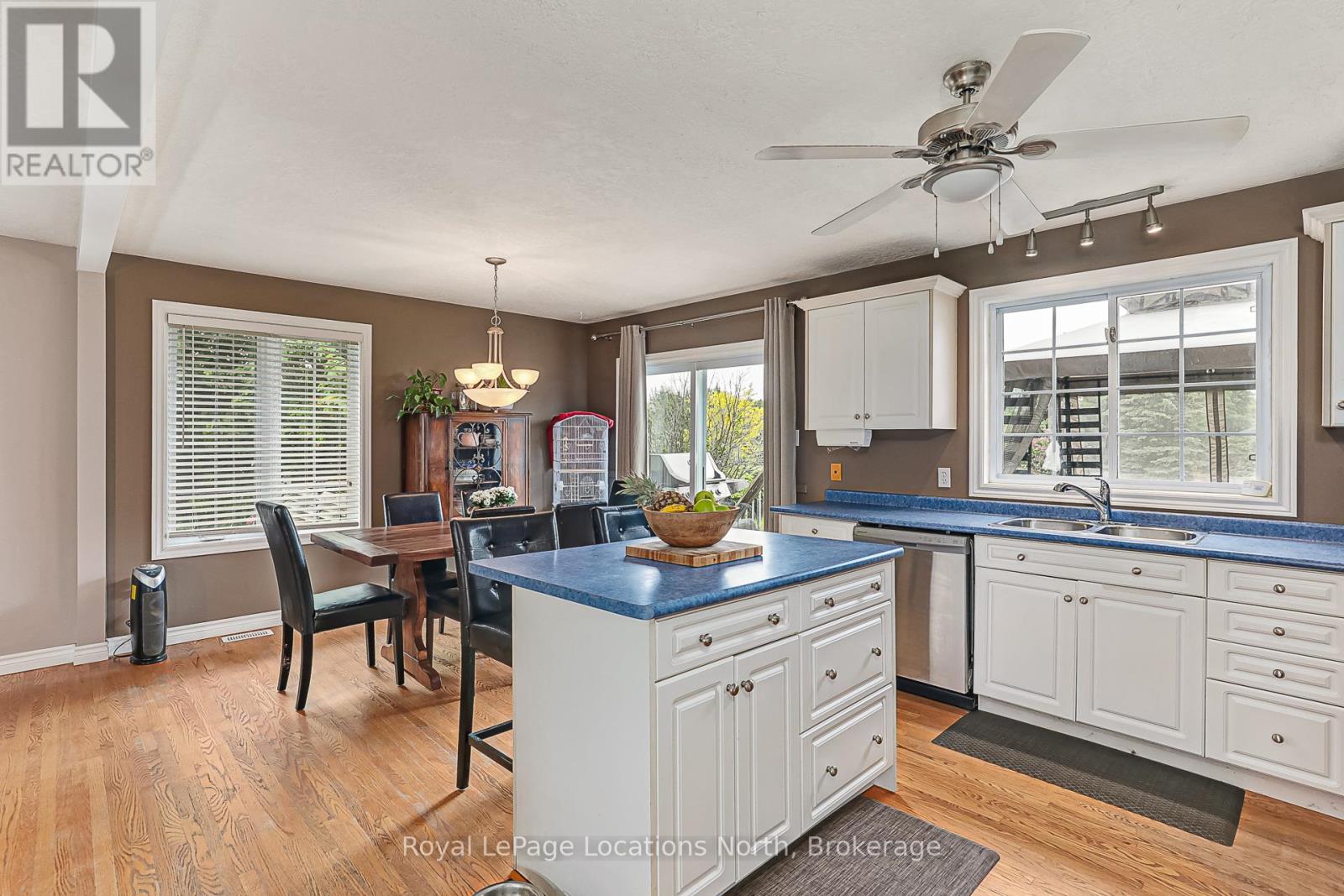 26 Blackburn Avenue, Clearview, Ontario  L0M 1P0 - Photo 10 - S12208990