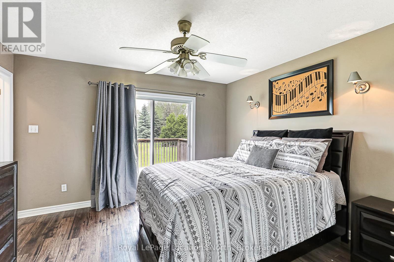 26 Blackburn Avenue, Clearview, Ontario  L0M 1P0 - Photo 13 - S12208990