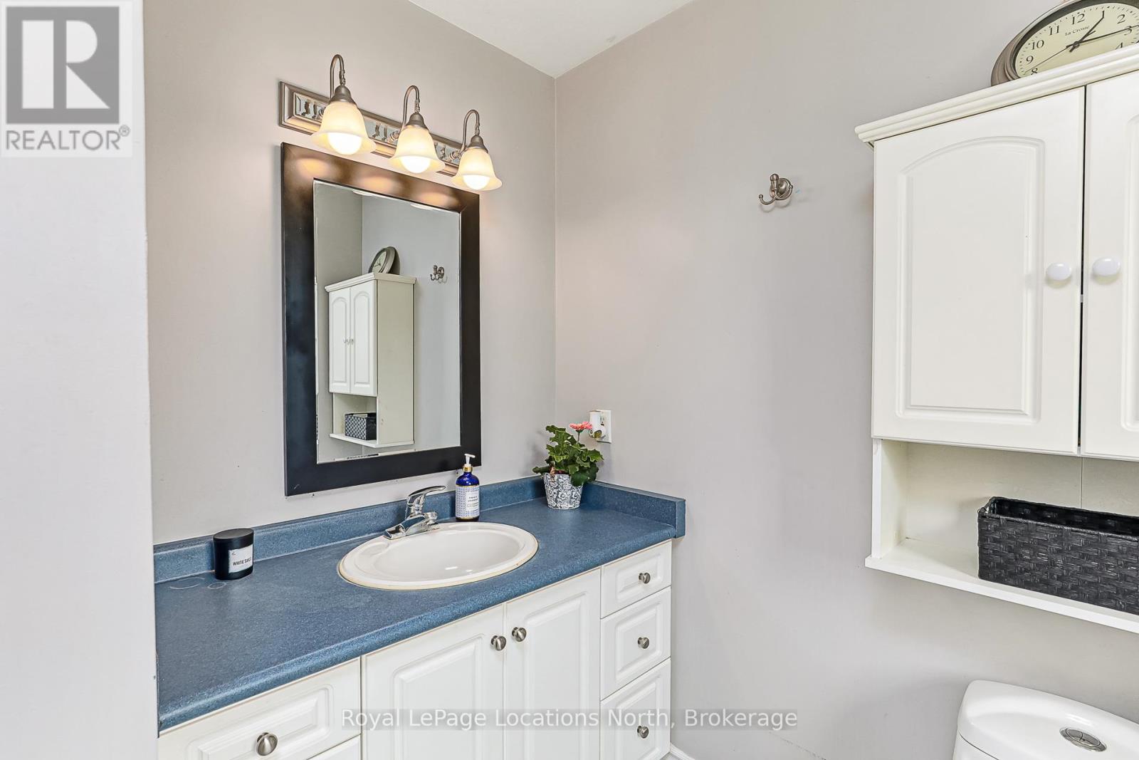 26 Blackburn Avenue, Clearview, Ontario  L0M 1P0 - Photo 17 - S12208990
