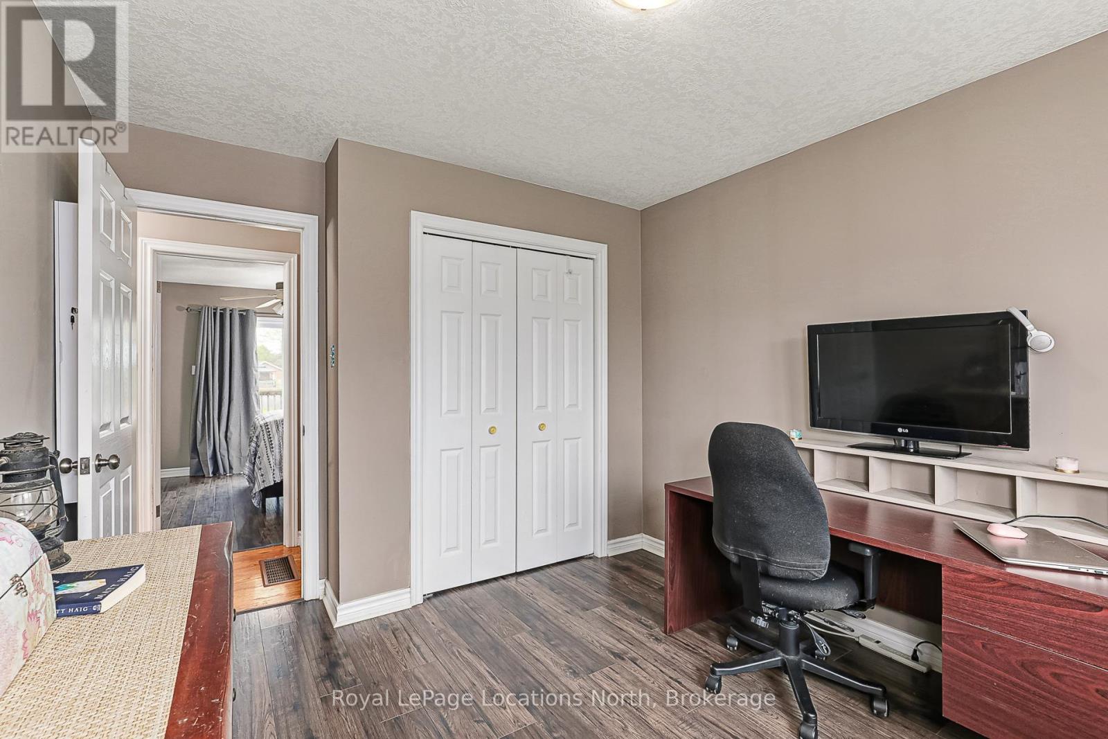 26 Blackburn Avenue, Clearview, Ontario  L0M 1P0 - Photo 20 - S12208990