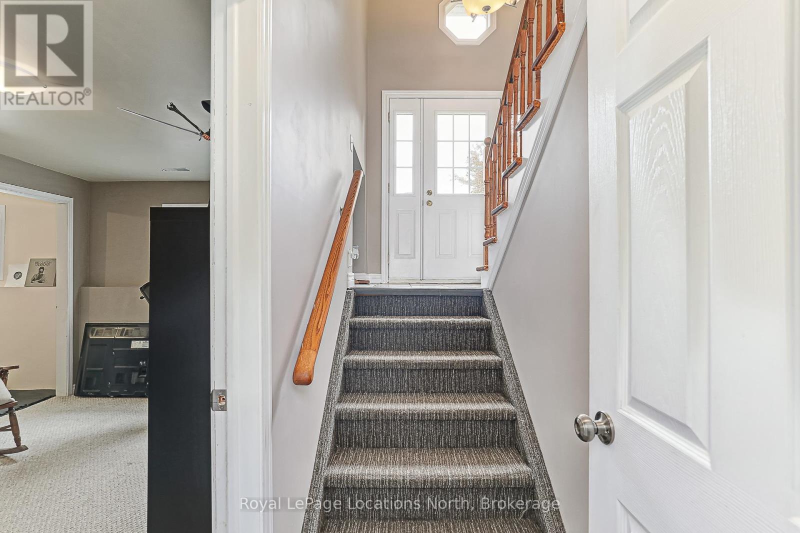 26 Blackburn Avenue, Clearview, Ontario  L0M 1P0 - Photo 23 - S12208990