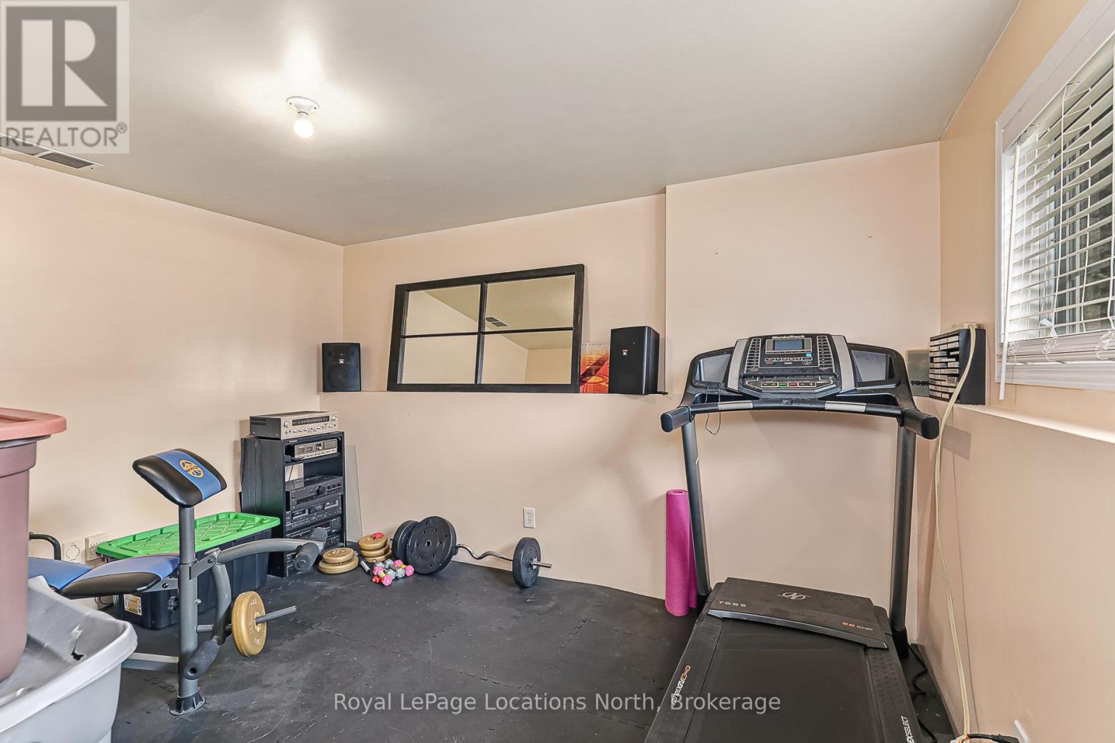 26 Blackburn Avenue, Clearview, Ontario  L0M 1P0 - Photo 32 - S12208990