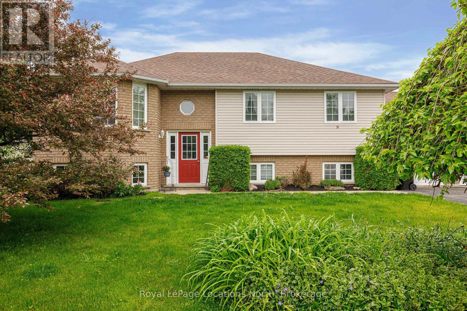 26 Blackburn Avenue, Clearview, Ontario  L0M 1P0 - Photo 41 - S12208990