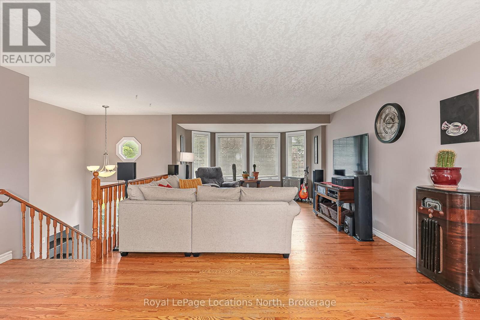26 Blackburn Avenue, Clearview, Ontario  L0M 1P0 - Photo 6 - S12208990