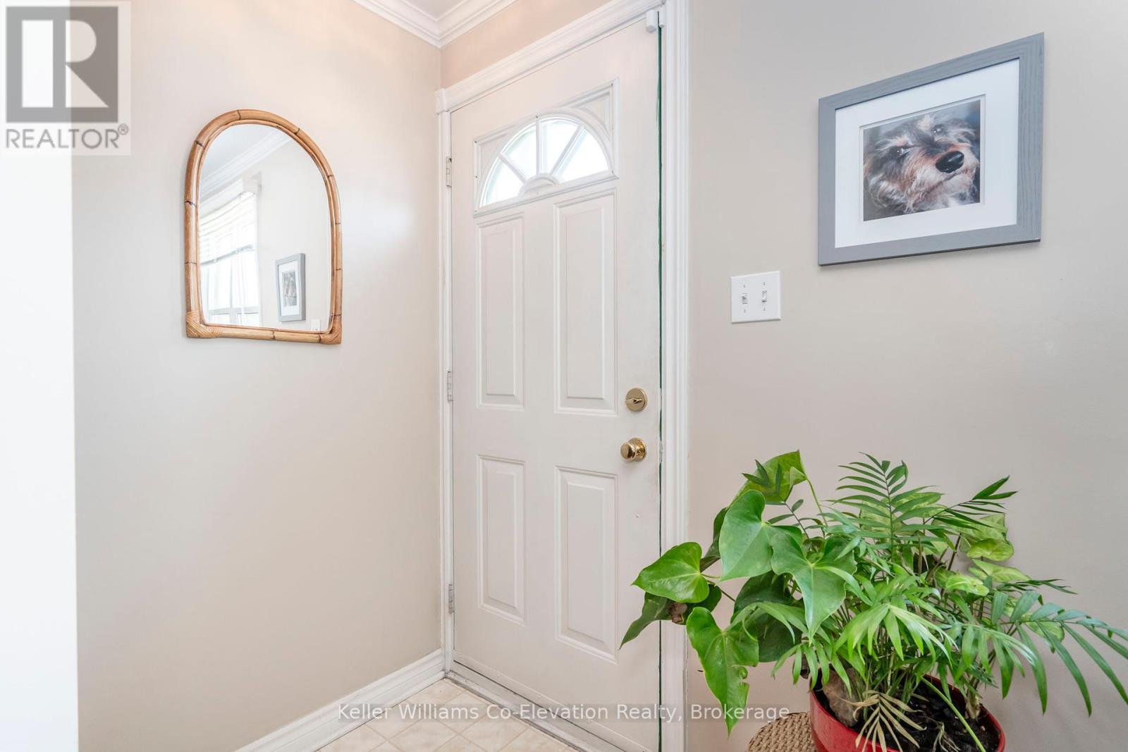 94 Innisfil Street, Barrie, Ontario  L4N 3E4 - Photo 6 - S12209027