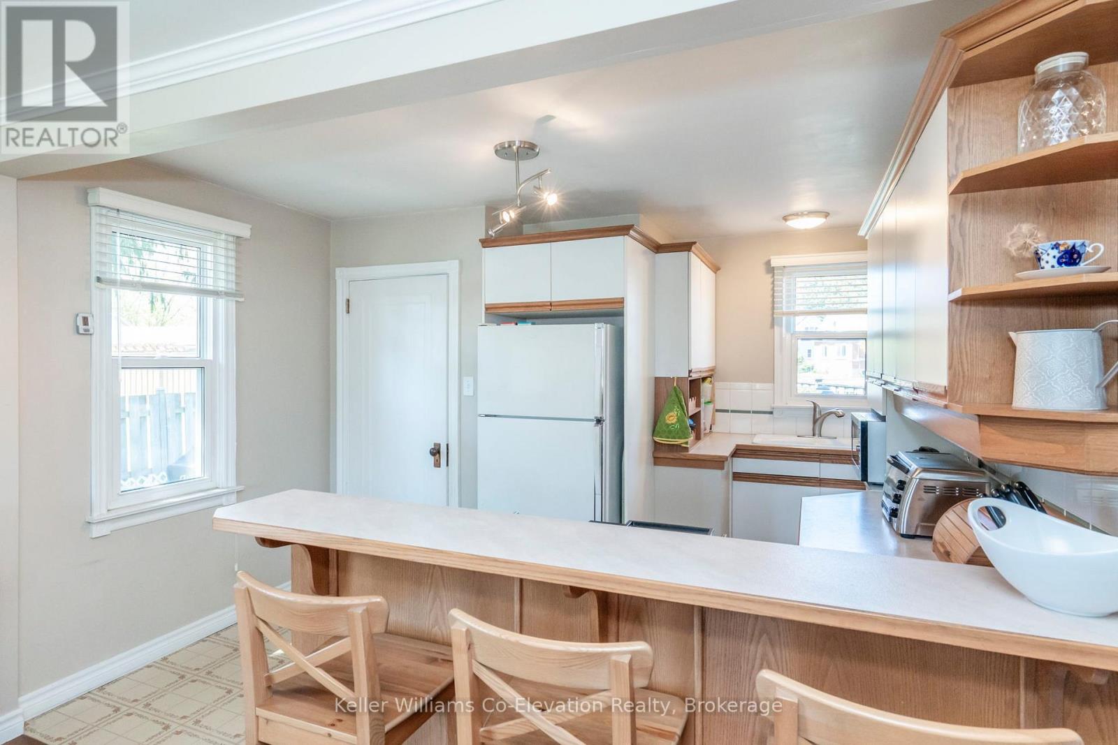 94 Innisfil Street, Barrie, Ontario  L4N 3E4 - Photo 7 - S12209027