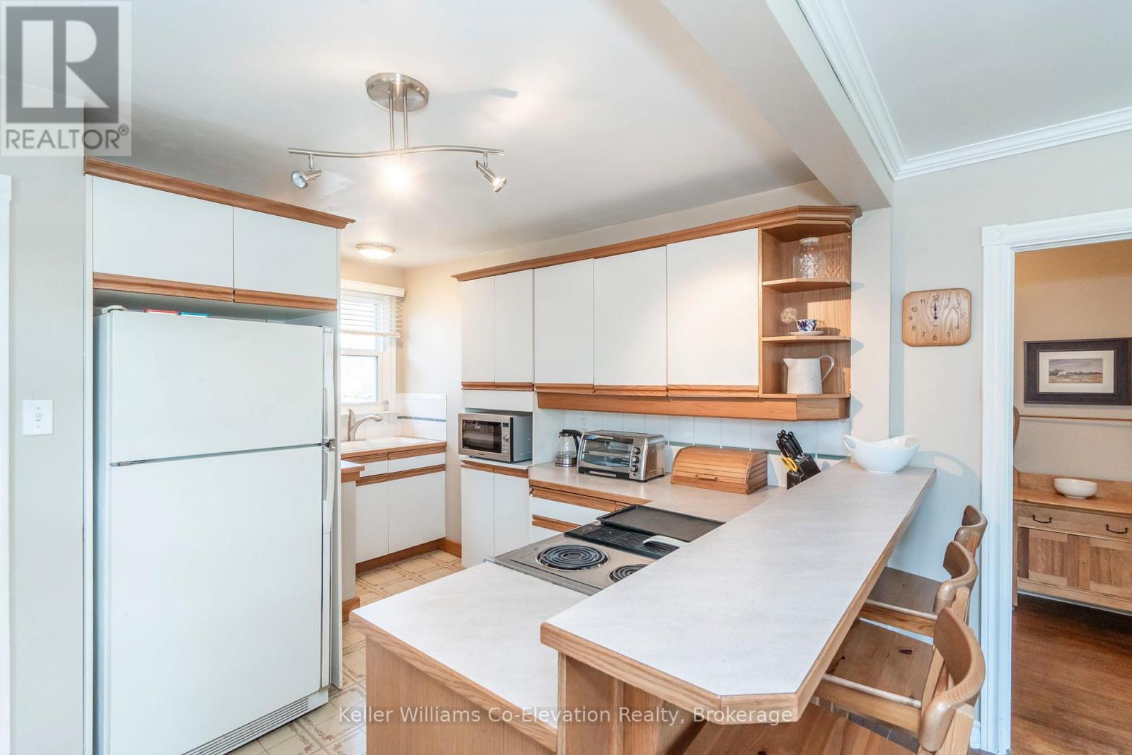94 Innisfil Street, Barrie, Ontario  L4N 3E4 - Photo 8 - S12209027