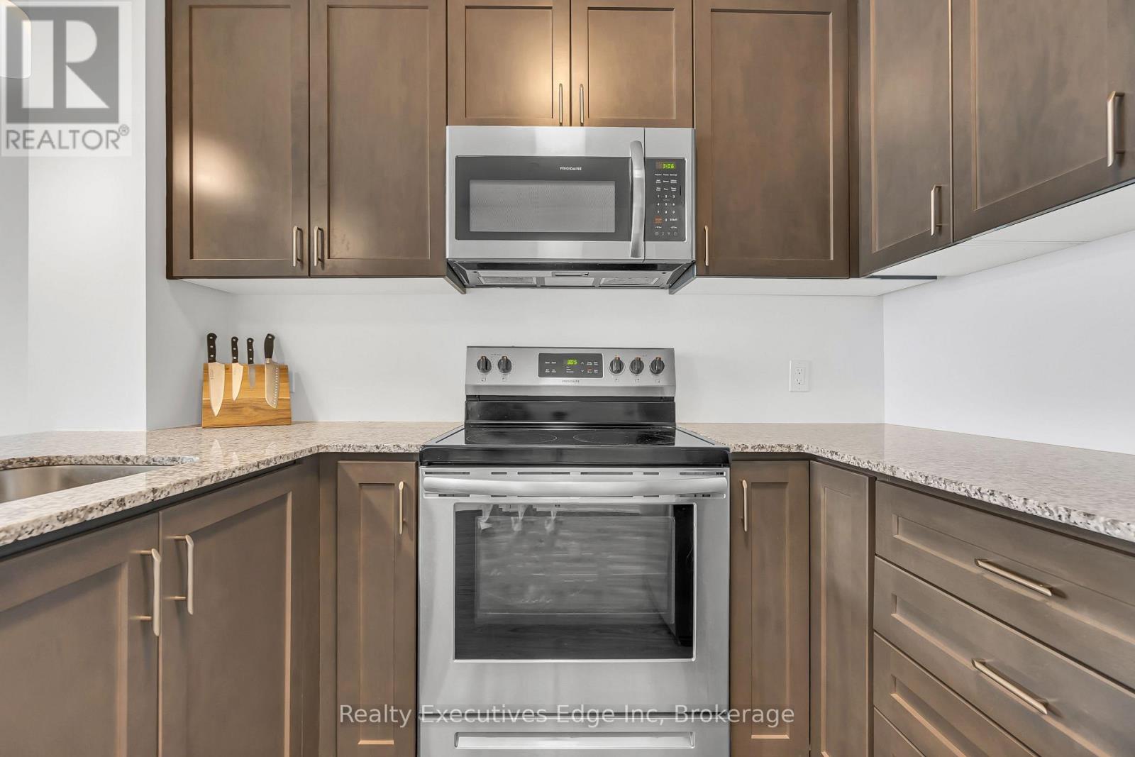 304 - 50 Kaitting Trail, Oakville, Ontario  L6M 5N3 - Photo 8 - W12209223