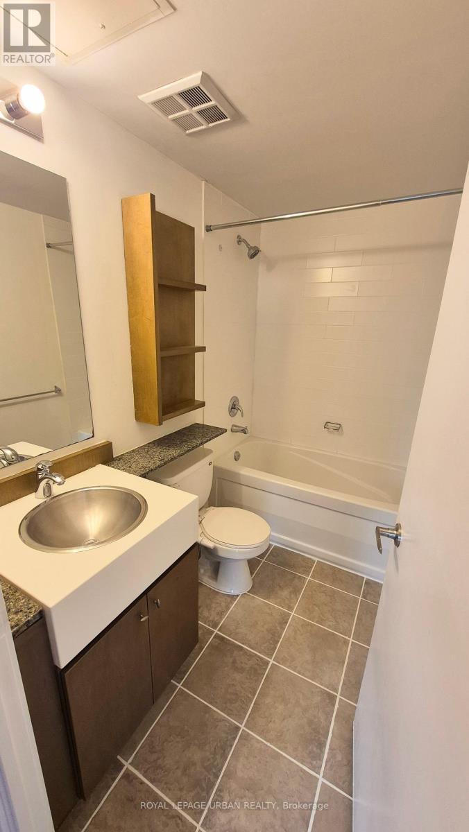 1102 - 35 Mariner Terrace, Toronto, Ontario  M5V 3V9 - Photo 4 - C12208748