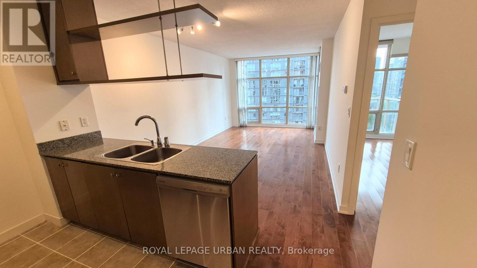 1102 - 35 Mariner Terrace, Toronto, Ontario  M5V 3V9 - Photo 6 - C12208748