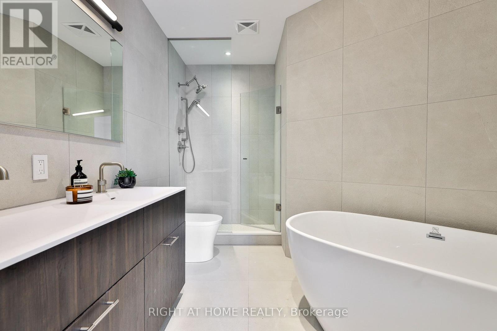 Lower Penthouse 03 - 200 Sudbury Street, Toronto, Ontario  M6J 0H1 - Photo 20 - C12208877