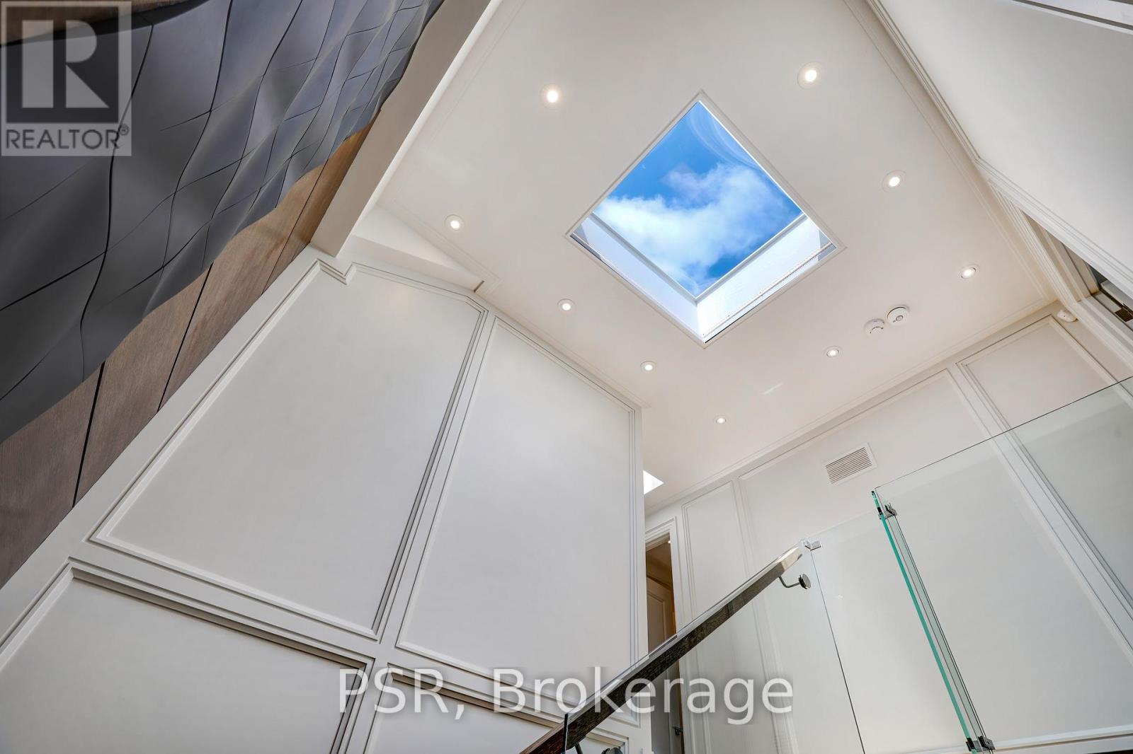 571 Broadway Avenue, Toronto, Ontario  M4G 2S2 - Photo 16 - C12208944