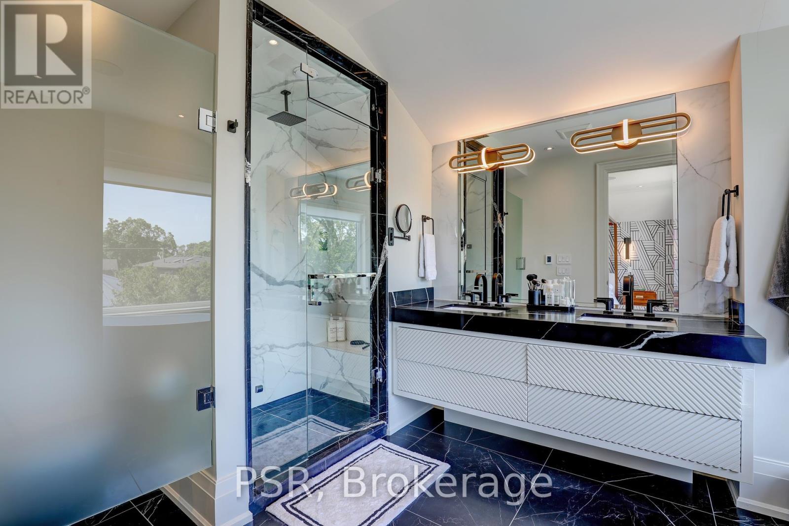 571 Broadway Avenue, Toronto, Ontario  M4G 2S2 - Photo 20 - C12208944