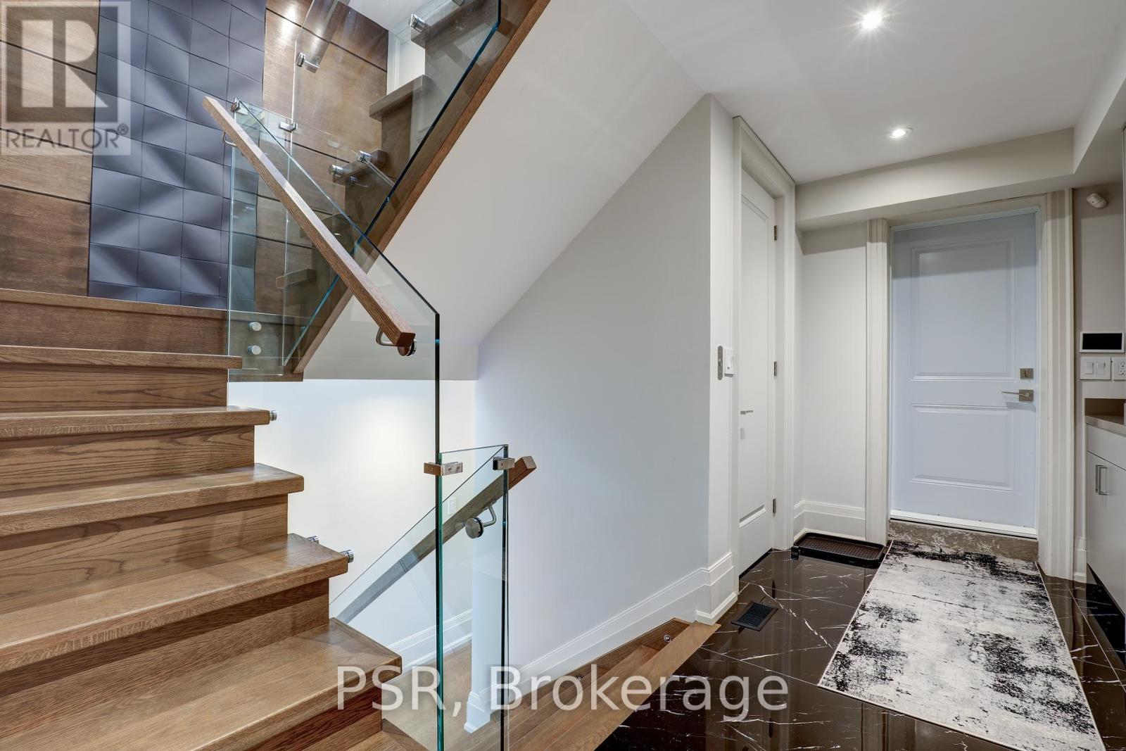 571 Broadway Avenue, Toronto, Ontario  M4G 2S2 - Photo 30 - C12208944