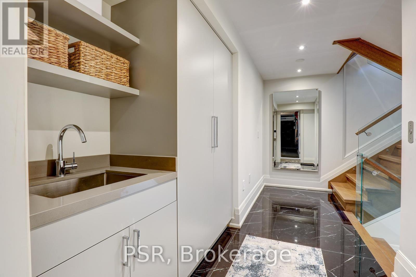 571 Broadway Avenue, Toronto, Ontario  M4G 2S2 - Photo 31 - C12208944