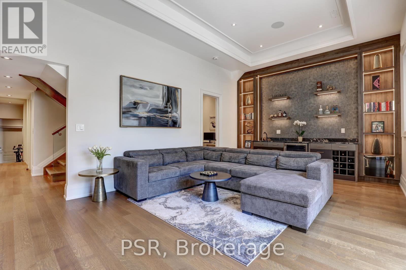 571 Broadway Avenue, Toronto, Ontario  M4G 2S2 - Photo 33 - C12208944