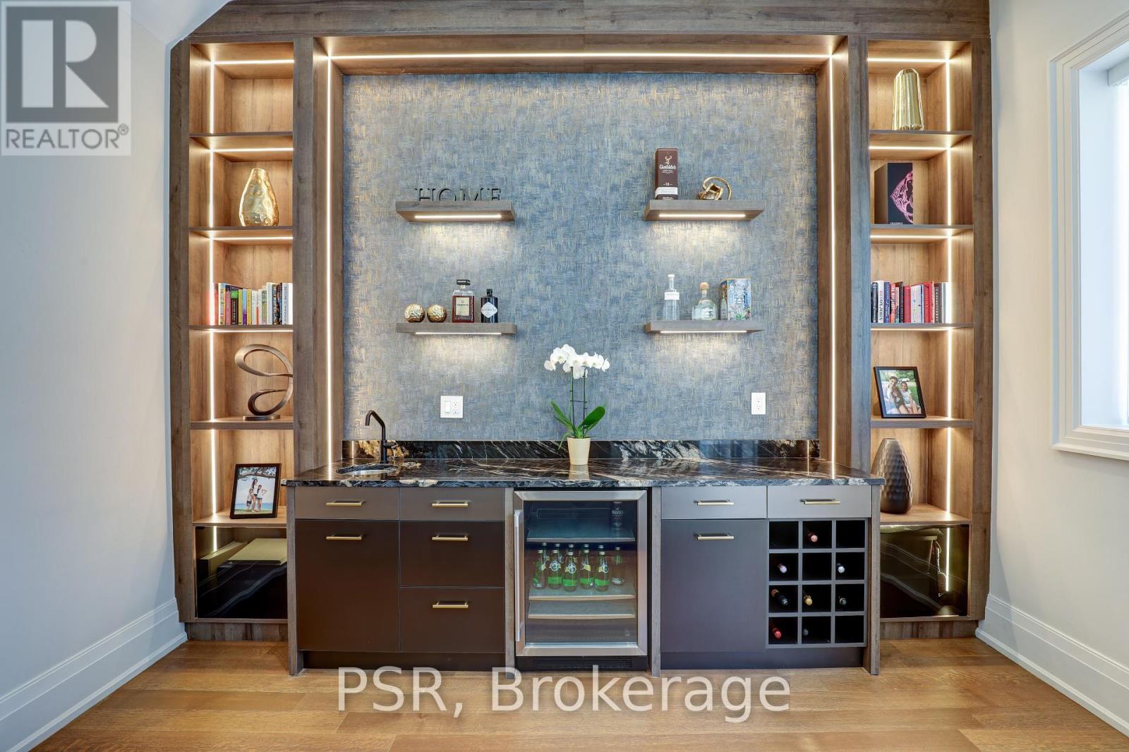 571 Broadway Avenue, Toronto, Ontario  M4G 2S2 - Photo 34 - C12208944