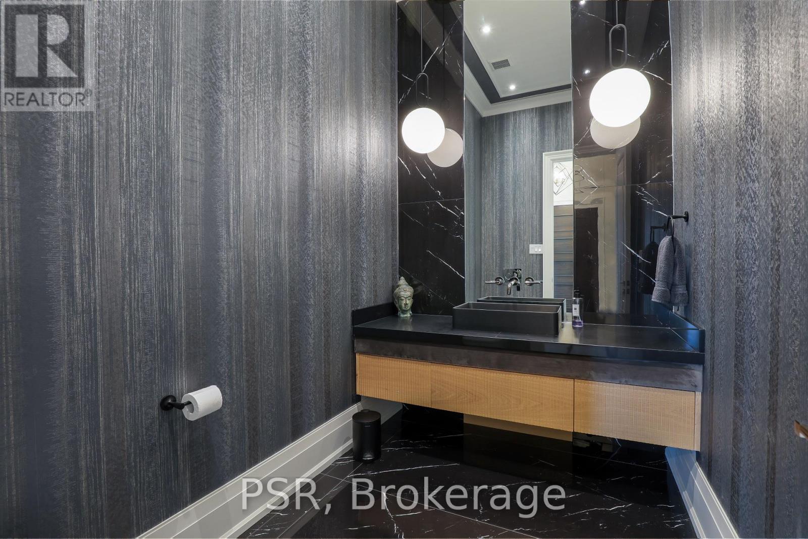 571 Broadway Avenue, Toronto, Ontario  M4G 2S2 - Photo 4 - C12208944