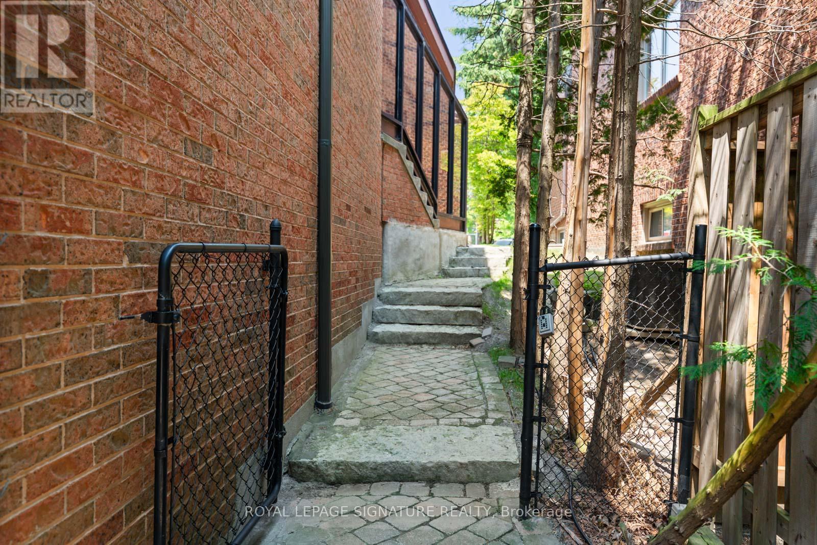 23 Brandy Court, Toronto, Ontario  M3B 3C6 - Photo 4 - C12208960