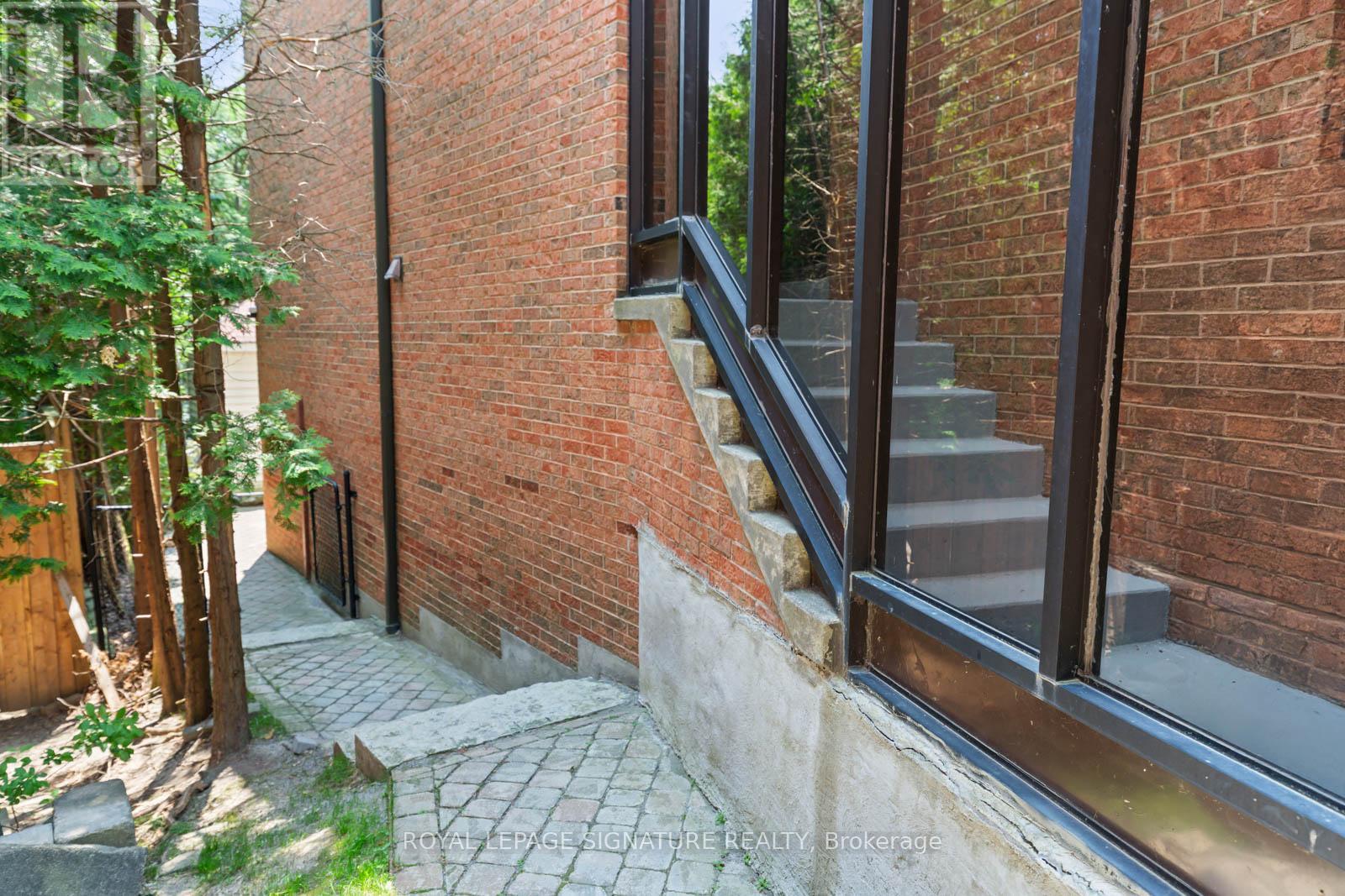 23 Brandy Court, Toronto, Ontario  M3B 3C6 - Photo 5 - C12208960