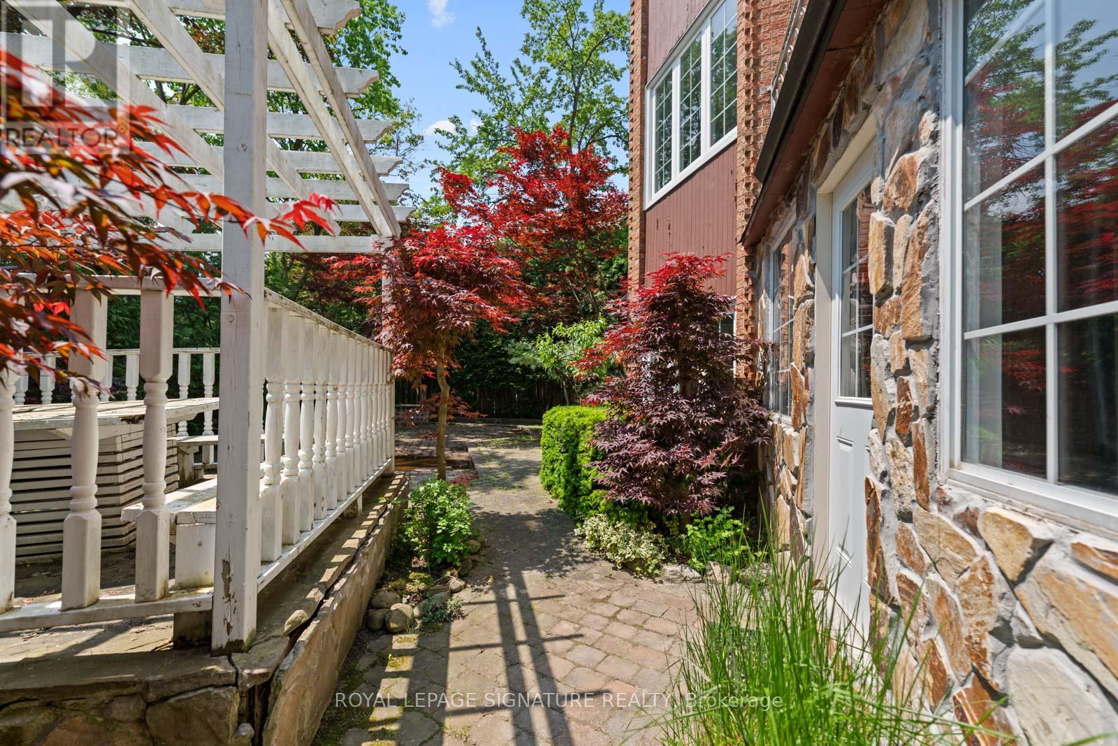 23 Brandy Court, Toronto, Ontario  M3B 3C6 - Photo 8 - C12208960